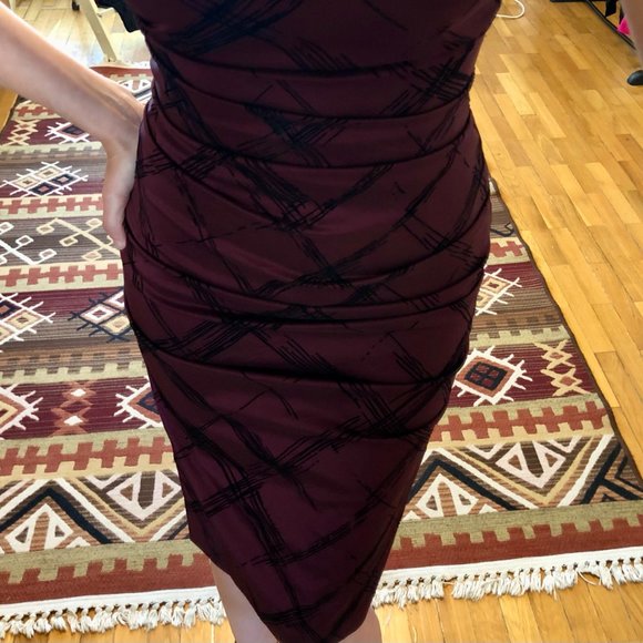 *NWT* Ruched Sleeveless Abstract Print Burgundy Dress - Made in Canada - XXS - Picture 14 of 16